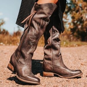 *FLASH SALE* NIB Rare Freebird Whisper Brown Distressed Boots Size 9